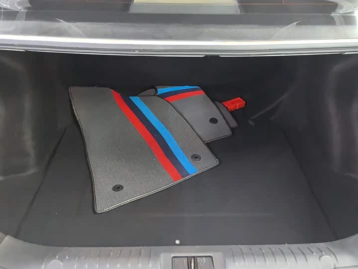 Фото 4 - Geely Vision