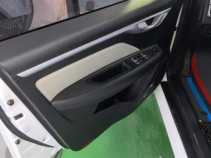 Фото 7 - Geely Vision