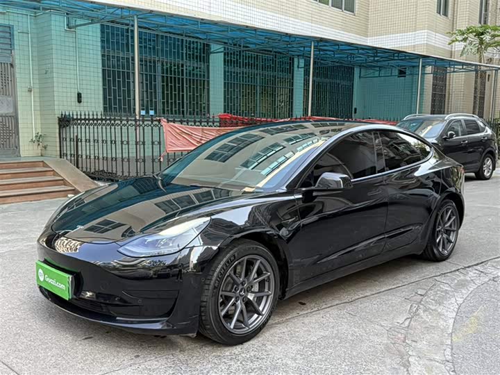 Фото 2 - Tesla Model 3