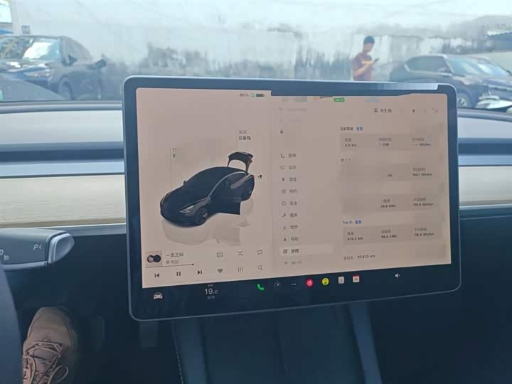 Фото 4 - Tesla Model 3