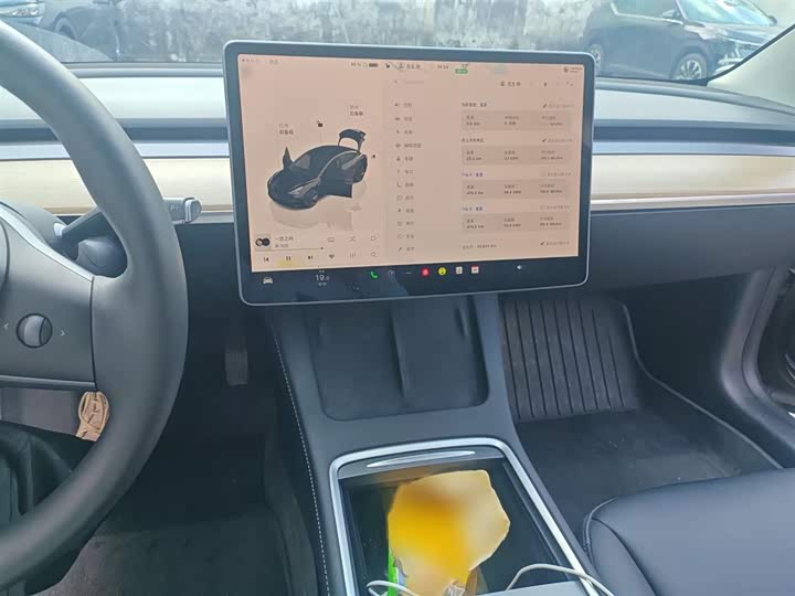 Фото 6 - Tesla Model 3