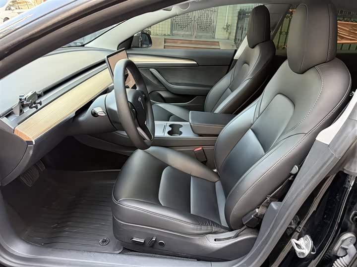 Фото 8 - Tesla Model 3