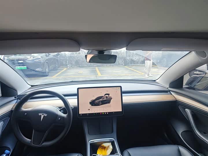 Фото 9 - Tesla Model 3