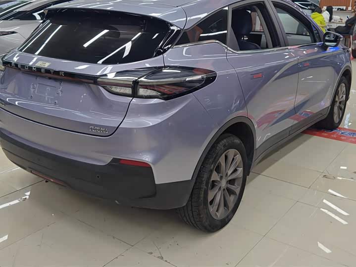 Фото 3 - Geely Geometry M6