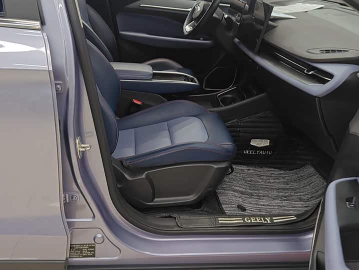 Фото 8 - Geely Geometry M6