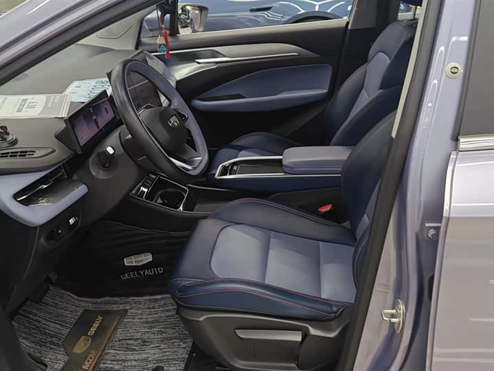 Фото 9 - Geely Geometry M6