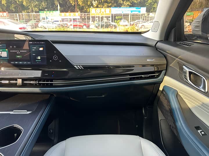 Фото 8 - Changan UNI-K Hybrid