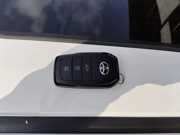 Фото 9 - Toyota Corolla