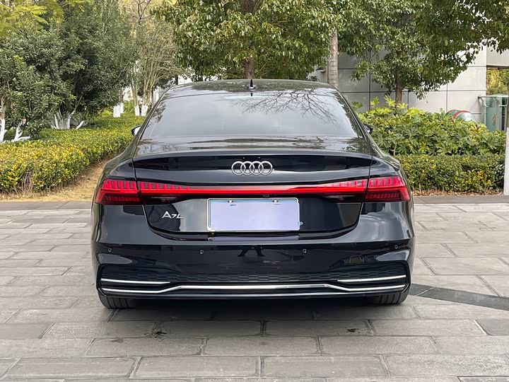 Фото 5 - Audi A7L