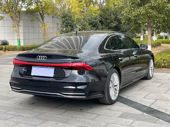 Фото 6 - Audi A7L
