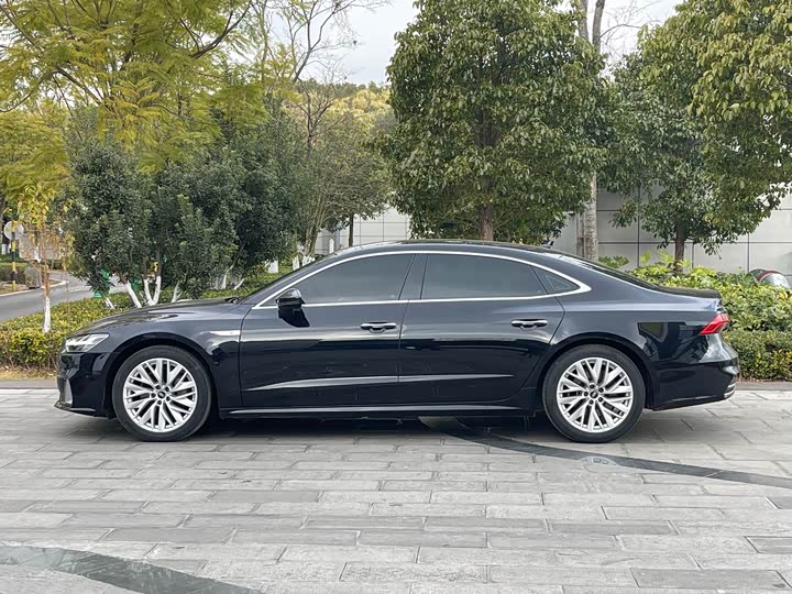 Фото 7 - Audi A7L