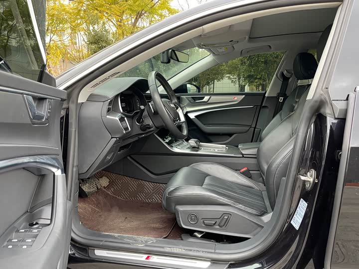 Фото 8 - Audi A7L