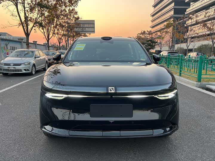 Фото 2 - Zeekr 7X