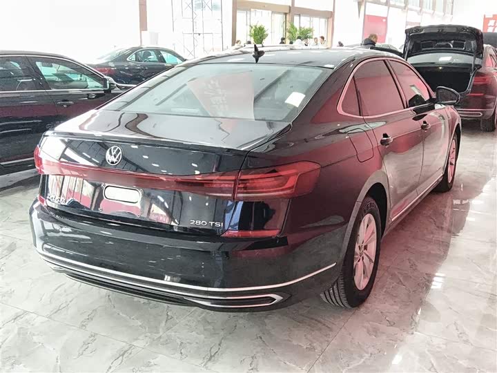 Фото 7 - Volkswagen Passat