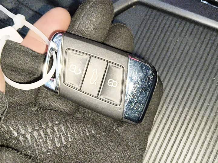 Фото 9 - Volkswagen Passat