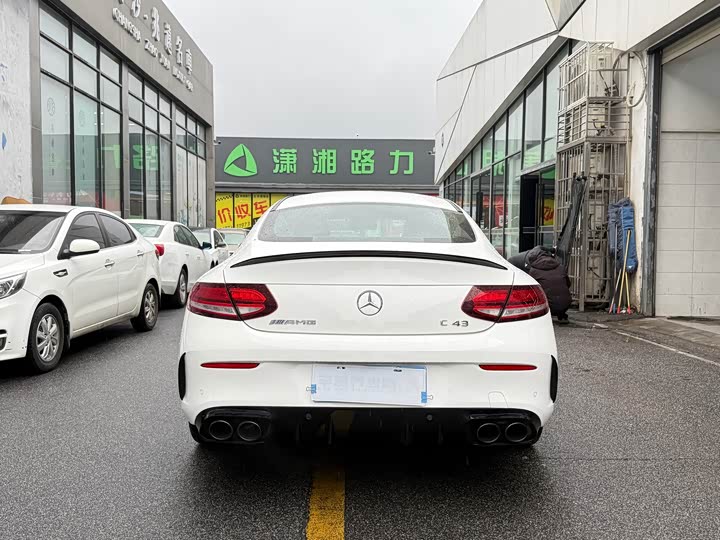 Фото 9 - Mercedes-Benz C-Class AMG