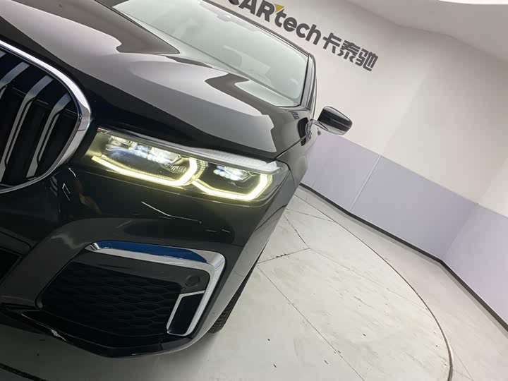 Фото 9 - BMW 7 Series