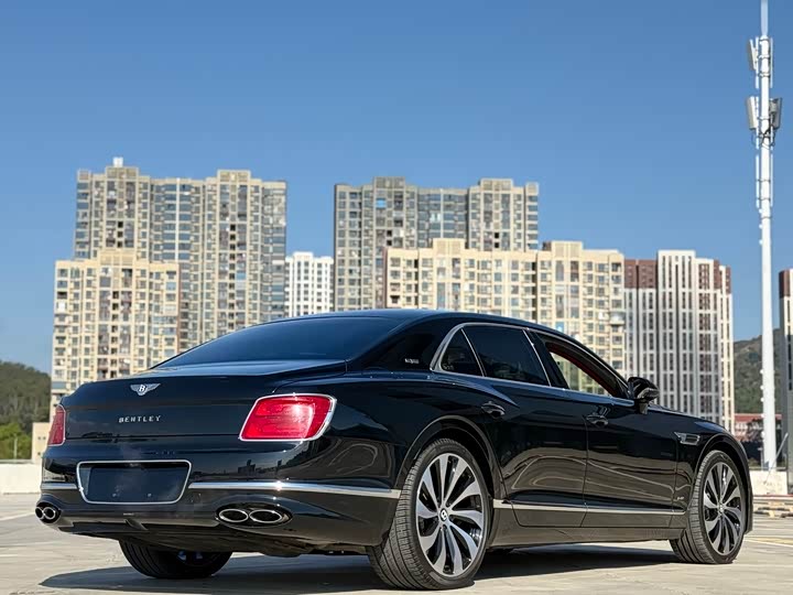 Фото 9 - Bentley Flying Spur