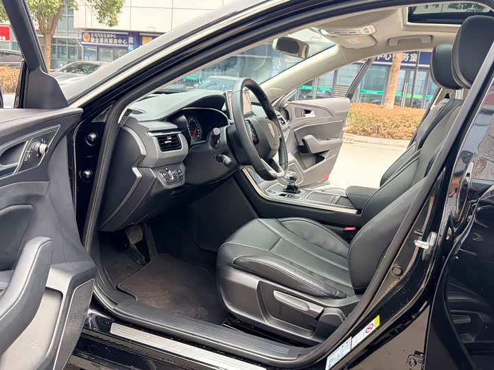 Фото 8 - Hongqi H5