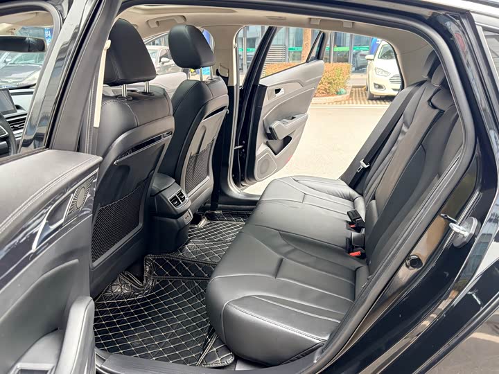 Фото 9 - Hongqi H5