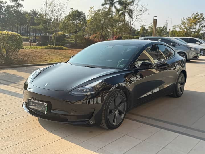 Фото 1 - Tesla Model 3
