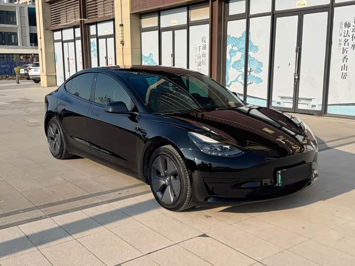 Фото 2 - Tesla Model 3