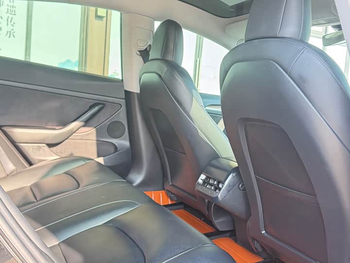 Фото 9 - Tesla Model 3