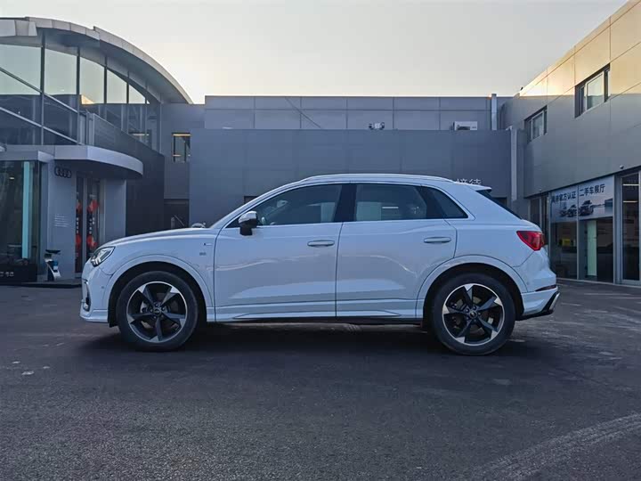 Фото 4 - Audi Q3
