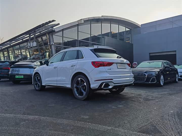 Фото 6 - Audi Q3