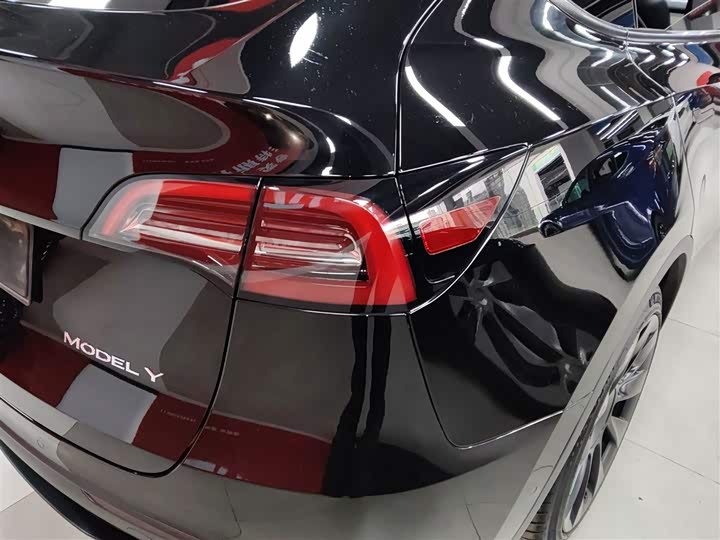 Фото 8 - Tesla Model Y