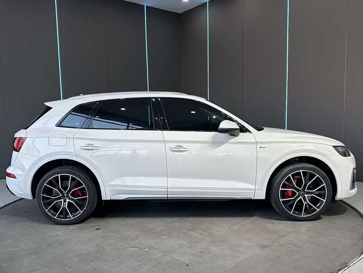 Фото 5 - Audi Q5L