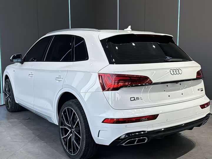 Фото 8 - Audi Q5L