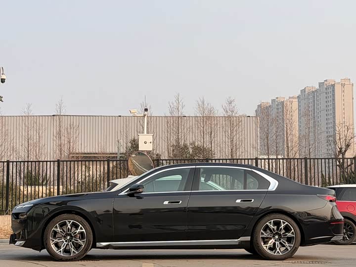Фото 2 - BMW 7 Series