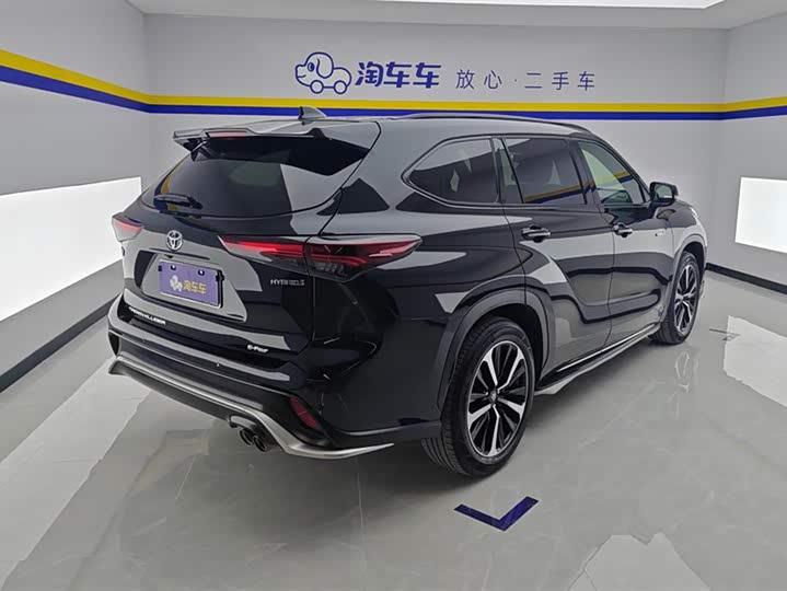 Фото 3 - Toyota Crown Kluger