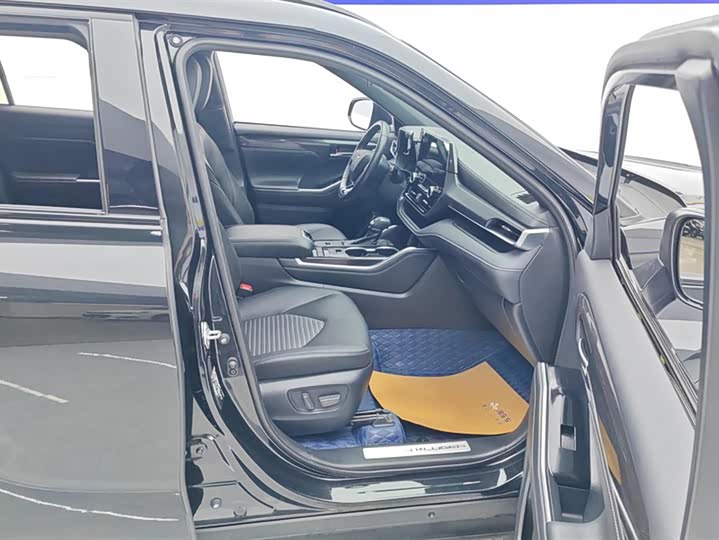 Фото 8 - Toyota Crown Kluger