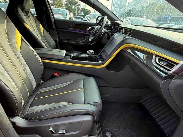 Фото 6 - Hongqi H6