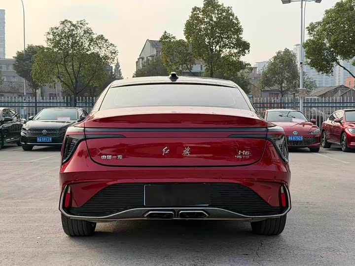 Фото 8 - Hongqi H6