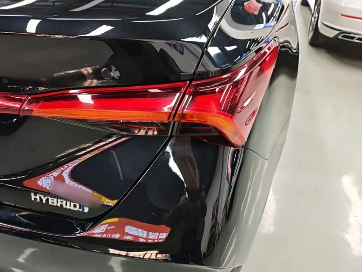 Фото 8 - Toyota Avalon