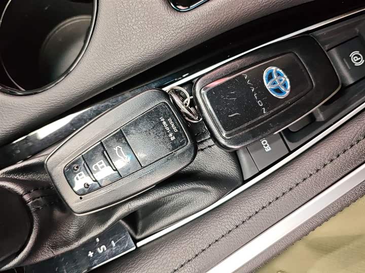 Фото 9 - Toyota Avalon