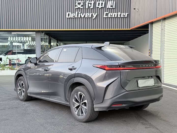 Фото 9 - Lexus RZ