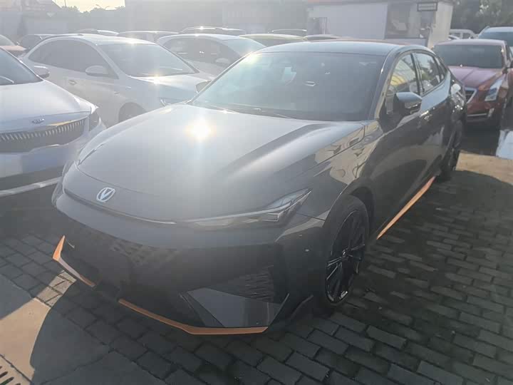 Фото 1 - Changan UNI-V