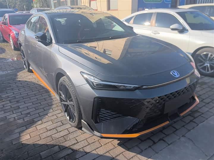 Фото 4 - Changan UNI-V