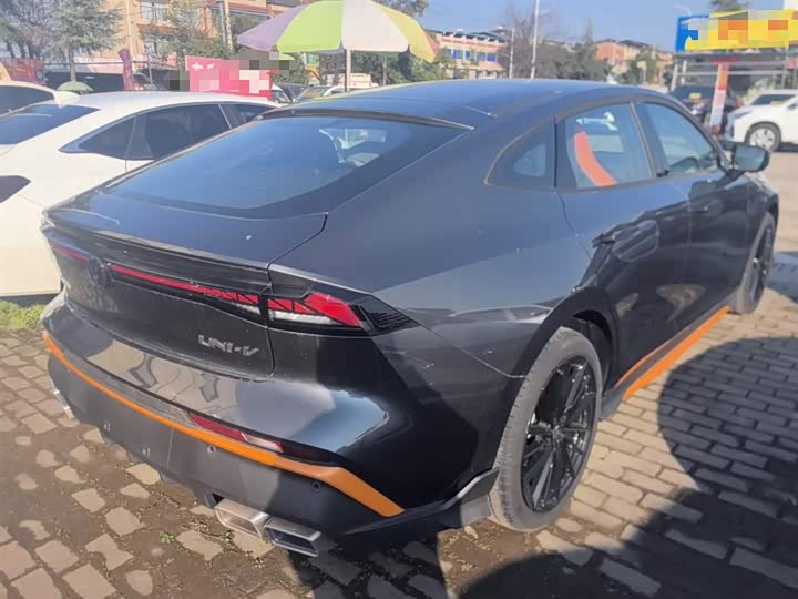 Фото 7 - Changan UNI-V