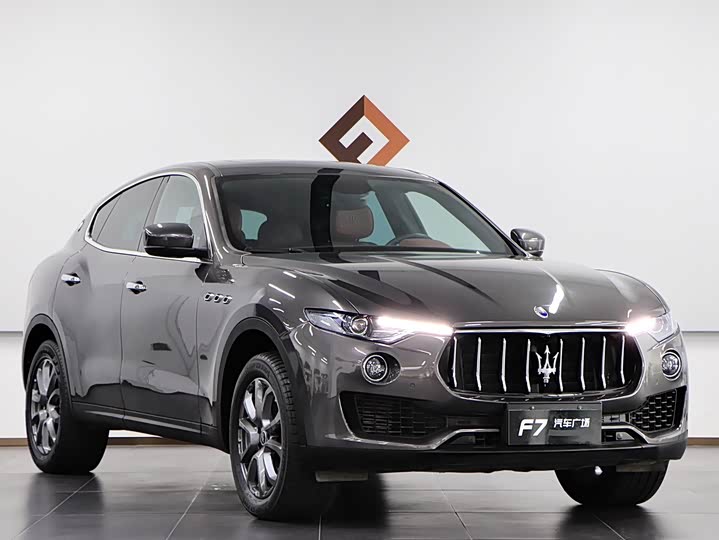 Фото 3 - Maserati Levante