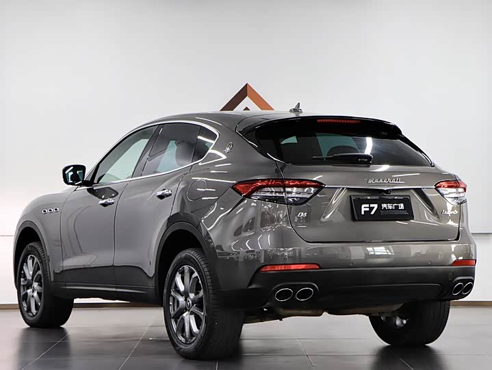 Фото 4 - Maserati Levante