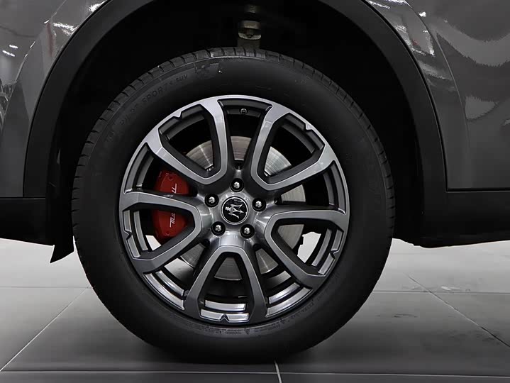 Фото 8 - Maserati Levante