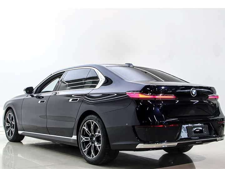 Фото 5 - BMW 7 Series