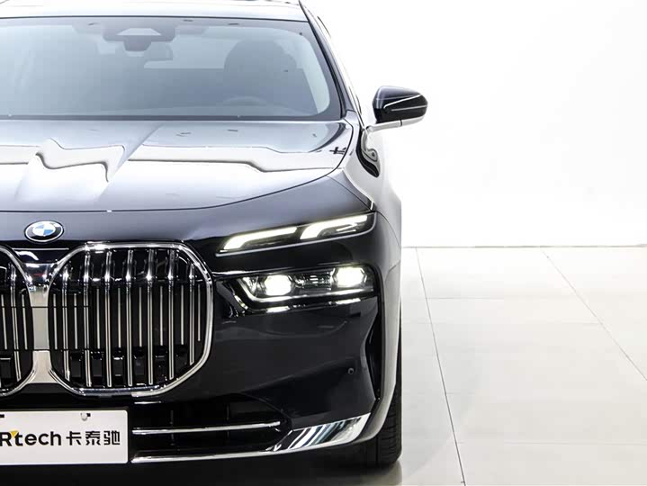 Фото 8 - BMW 7 Series