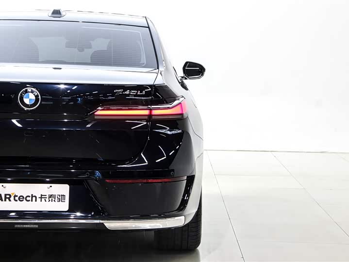 Фото 9 - BMW 7 Series