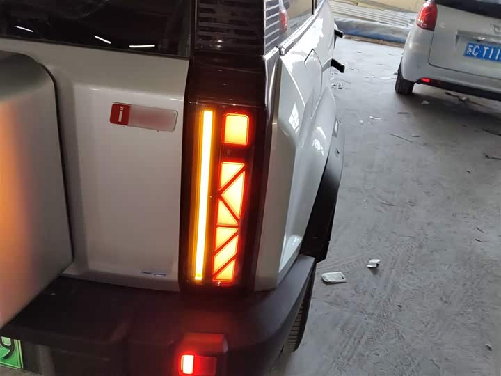 Фото 8 - Chery iCar 03